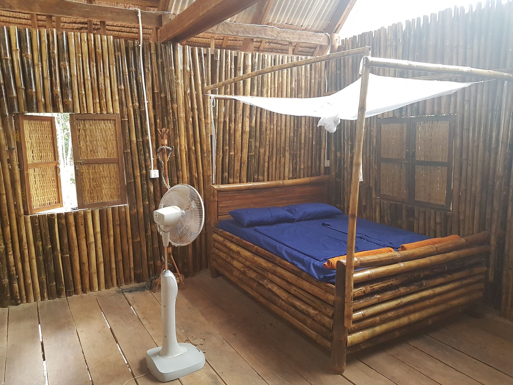 Driftwood Hostel And Bungalows Koh Rong Sanloem Exterior photo